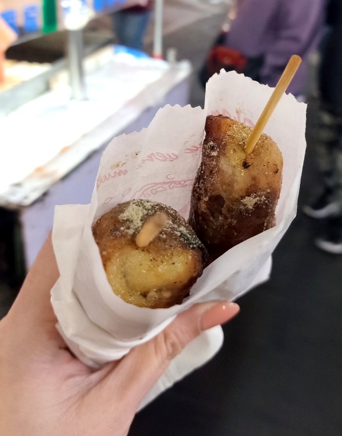 grilled chicken sausage at street food vendor store