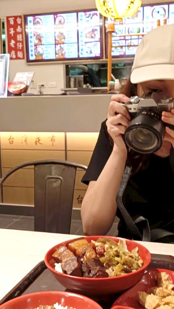 taking photo of lunch in the food court of Taipei main station