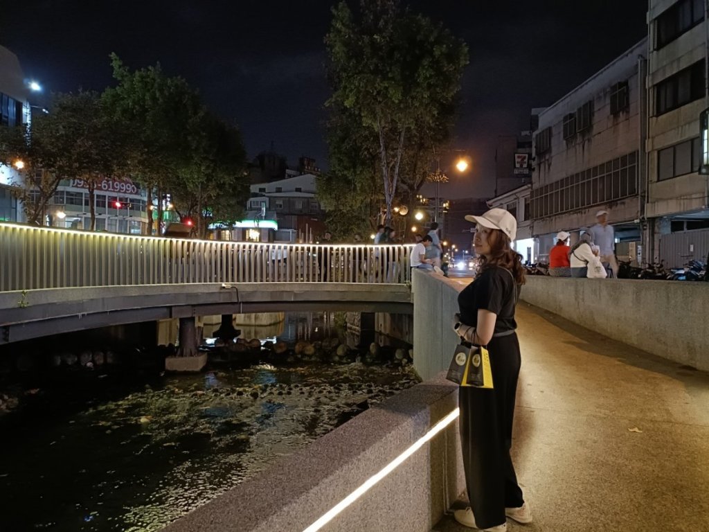 night-stroll in Taichung at Shin Sei Green Waterway