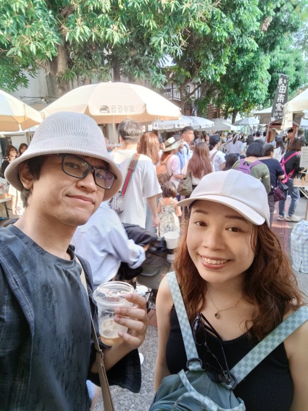 exploring Shen Ji New Village. we tried dripped coffee (light-roasted)