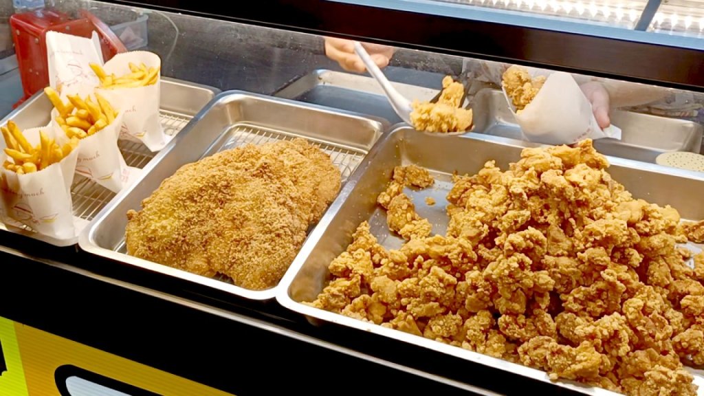 fried chicken at Liouhe night market, Kaohsiung
