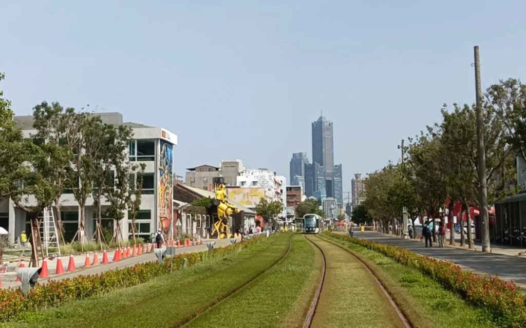 pier-2 art center and the LRT line