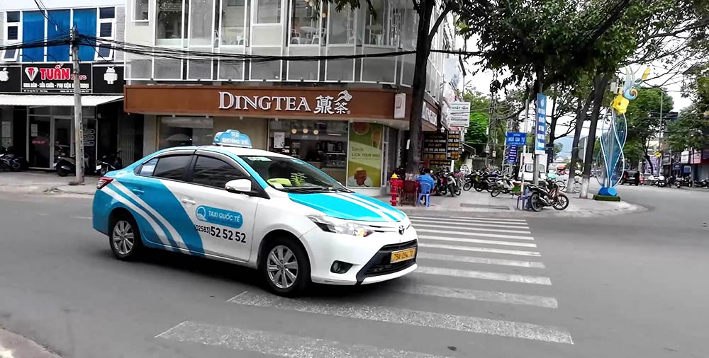 taxi บนท้องถนน ที่ญาจาง ประเทศเวียดนาม