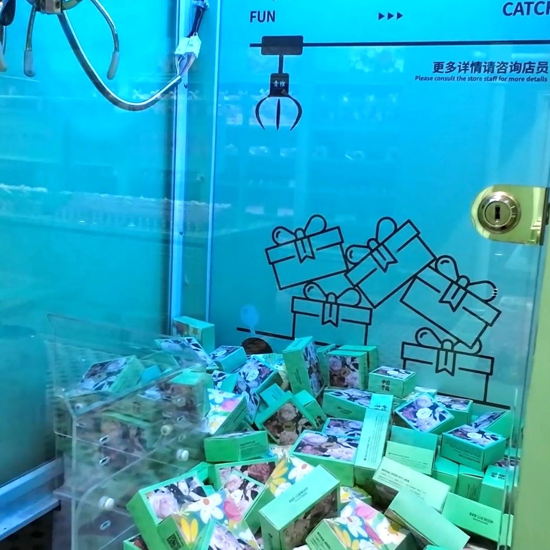 ตู้คีบ ที่ร้าน Qingzhi Hand Cream