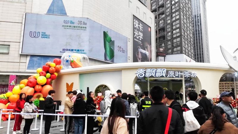 ร้านชาเปิดใหม่ที่ Chunxi Lu คนเข้าแถวยาวมาก