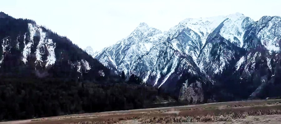 ทิวทัศน์ระหว่างเดินทางไปจิ่วจ้ายโกว จากสถานีรถไฟ