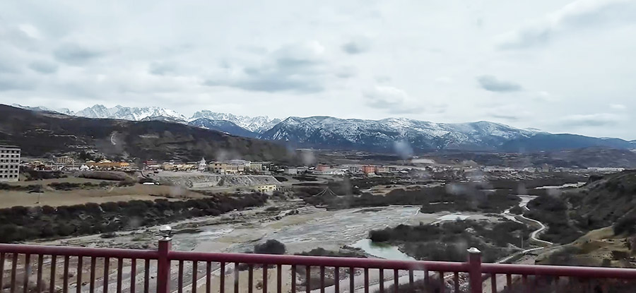 บรรยากาศระหว่างเดินทางโดยรถบัสจากสถานีรถไฟหวงหลง-จิ่วจ้าย ไปจิ่วจ้ายโกว 