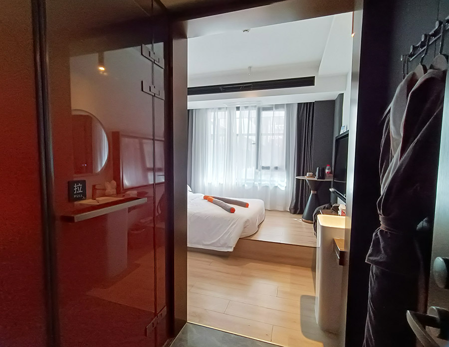 โรงแรม DoaLand Hotel หรือ DoLanDa Jiudian