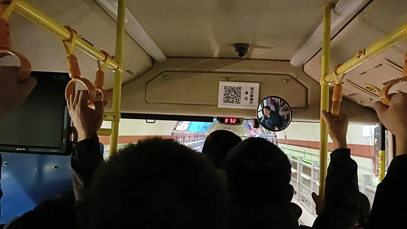 บนรถบัส ในอุทยานจิ่วจ้ายโกว