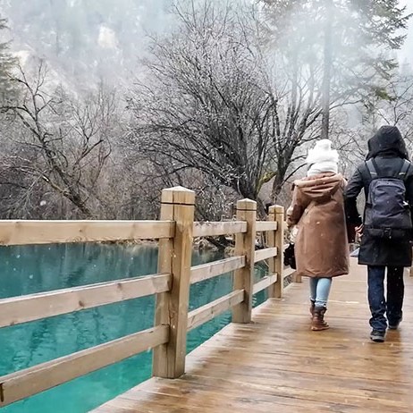 ทางเดินเลียบสระน้ำ ระหว่าง น้ำตกไผ่ลูกศร กับทะเลสาบแพนด้า