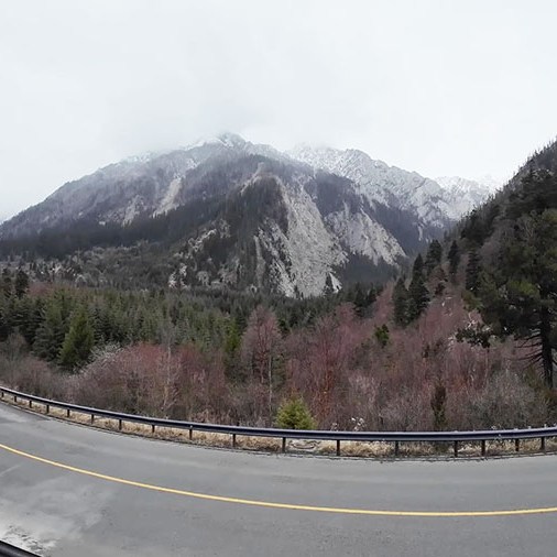 รถบัสบริการฟรี บนจิ่วจ้ายโกว