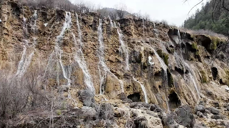 น้ำตกโนวรื้อหลาง (น้ำตกธารไ่ข่มุก) ปลายเดือนมีนาคม มีน้ำไม่มาก