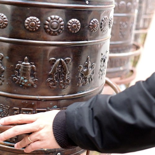 ระฆังทิเบต เชื่อกันว่า หมุน 1 ครั้ง เท่ากับ สวดมนต์ 1 จบ