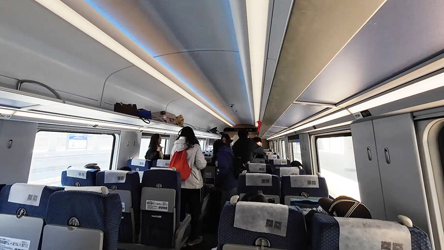 บรรยากาศภายในรถไฟชั้น 2 atmosphere inside the 2nd-class train.