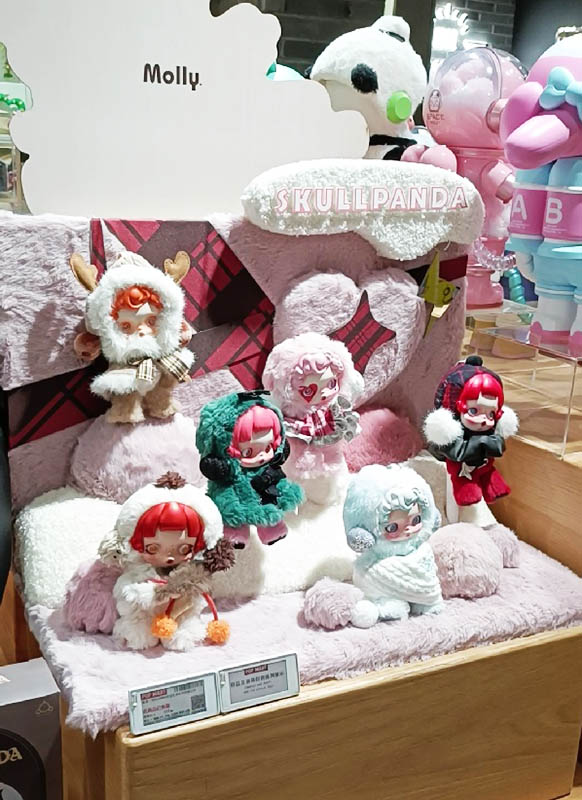 POP MART สาขา Kuan Zhai Xiang Zi ถนนคนเดินซอยกว้างซอยแคบ เฉิงตู