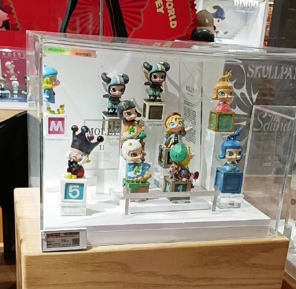 POP MART สาขา Kuan Zhai Xiang Zi ถนนคนเดินซอยกว้างซอยแคบ เฉิงตู