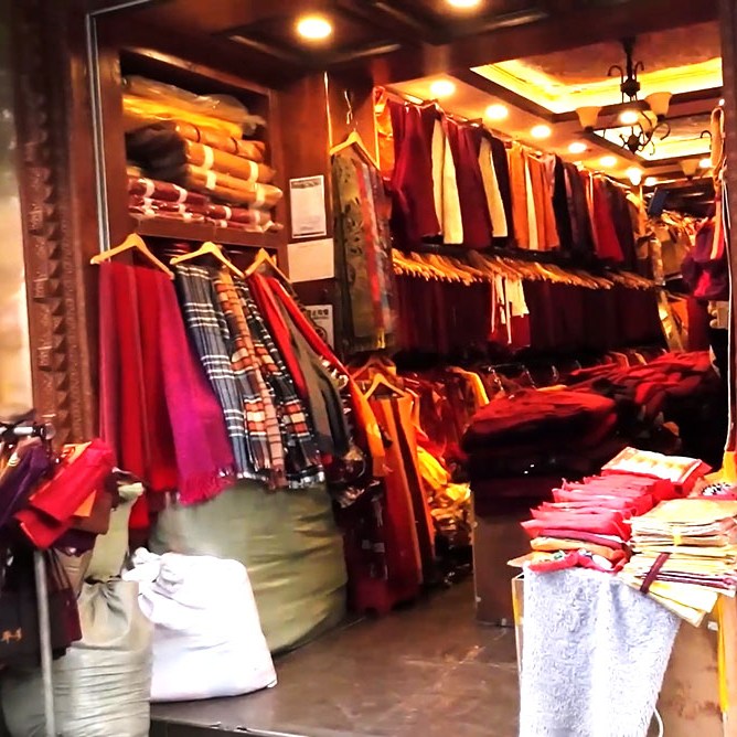 บรรยากาศย่านขายสังฆภัณฑ์ทิเบต ย่าน Wuhou, เฉิงตู มณฑลเสฉวน Chengdu, Sichuan