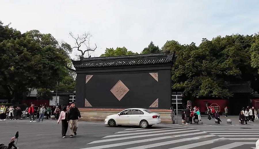 ด้านหน้าศาลเจ้าอู่โหว ศาลเจ้าสามก๊ก เฉิงตู มณฑลเสฉวน in front of Wuhou Shrine, Chengdu, Sichuan, China.Shrine dedicated to Romance of the 3 kingdoms