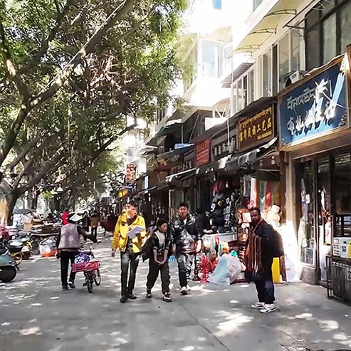 บรรยากาศย่านขายสังฆภัณฑ์ทิเบต ย่าน Wuhou, เฉิงตู มณฑลเสฉวน Chengdu, Sichuan