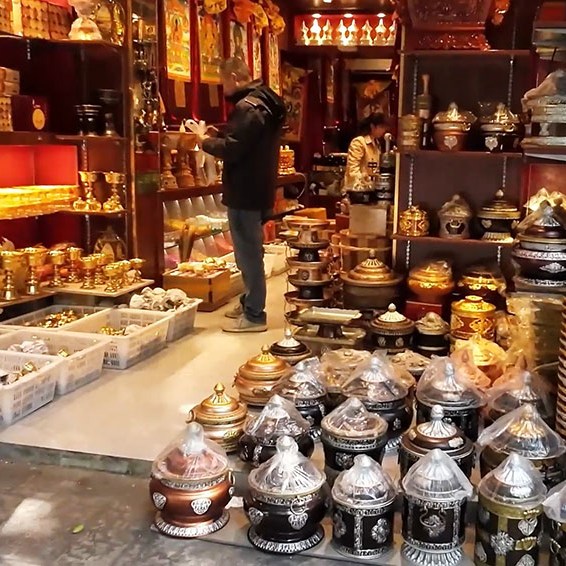 บรรยากาศย่านขายสังฆภัณฑ์ทิเบต ย่าน Wuhou, เฉิงตู มณฑลเสฉวน Chengdu, Sichuan