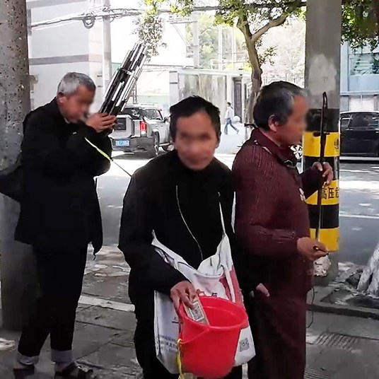 กลุ่มวณิพกตาบอด เล่นดนตรี