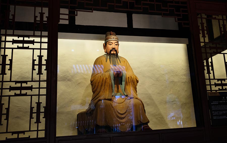 รูปเคารพ เล่าปี่ ที่ ศาลเจ้าสามคุณธรรม อู่โหว เฉิงตู มณฑลเสฉวน Liu Bei statue at 3 virtue shrine, Wuhou, Chengdu, Sichuan