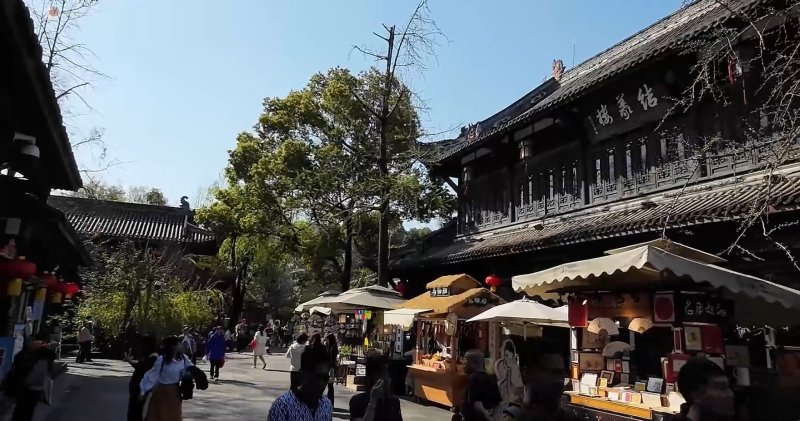 ถนนคนเดินจิ๋นหลี่ ช่วงกลางวัน