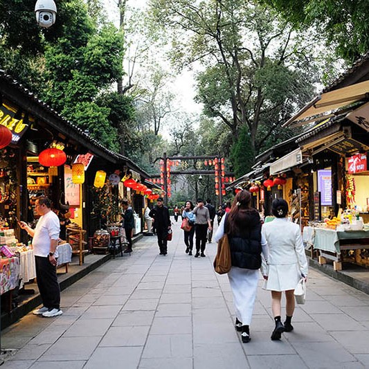 ร้านค้าภายในถนนคนเดินจิ๋นหลี่ เฉิงตู โซนด้านใน ฝั่งใกล้สวน