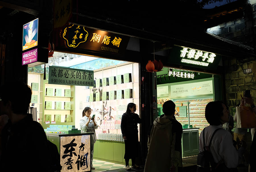 ร้านค้าภายในถนนคนเดินจิ๋นหลี่ เฉิงตู Jinli Street, Chengdu