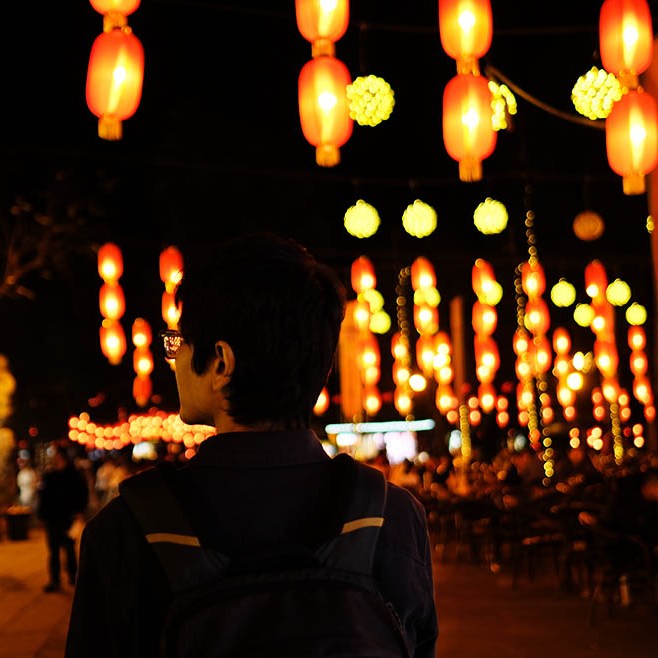 โคมไฟประดับ เวลากลางคืน ที่ถนนคนเดินจิ๋นหลี่