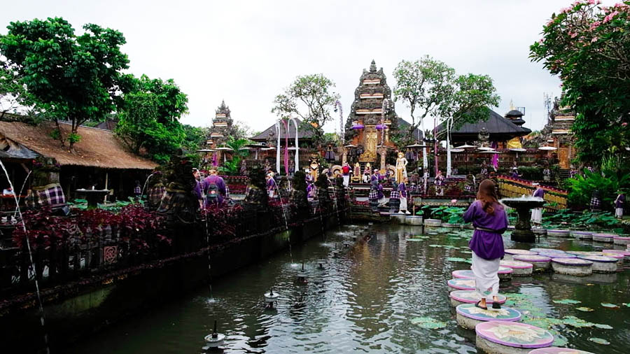 Ubud Water Palace (Pura Taman Saraswati) วัดพระแม่สรัสวตี อุบุด บาหลี