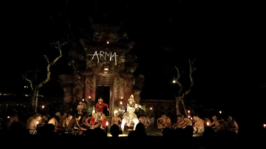 Kecak dance performance at ARMA museum, Ubud, Bali การแสดงระบำเคจัก ที่ ARMA museum อุบุด บาหลี