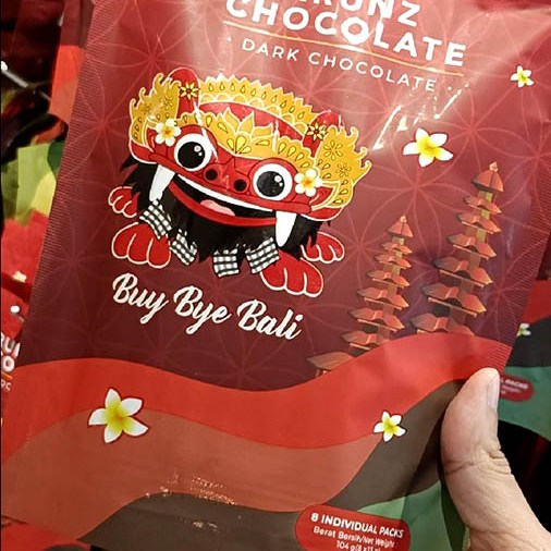 ของฝากที่สนามบินนานาชาติงูราห์ราย บาหลี อินโดนีเซีย Souvenirs at Ngurah Rai International Airport, Bali, Indonesia