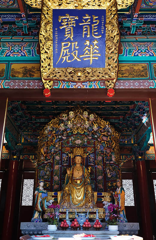 พระศรีอาริยเมตไตรย ที่วัดหยวนทง คุนหมิง มณฑลยูนนาน ประเทศจีน The Future Buddha Maitreya at Yuantong Temple, Kunming, Yunnan province, China