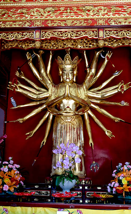 พระโพธิสัตว์กวนอิม ที่วัดหยวนทง คุนหมิง มณฑลยูนนาน ประเทศจีน Avalokiteśvara at Yuantong Temple, Kunming, Yunnan province, China