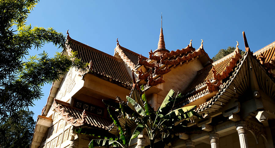 วิหารทรงไทย วัดหยวนทง คุนหมิง มณฑลยูนนาน ประเทศจีน Thai Pavillion at Yuantong Temple, Kunming, Yunnan province, China