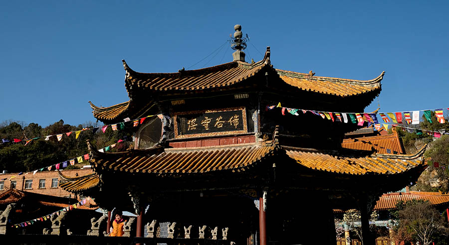 ศาลาแปดเหลี่ยมกลางน้ำ วัดหยวนทง คุนหมิง มณฑลยูนนาน ประเทศจีน Guanyin Pavillion at Yuantong Temple, Kunming, Yunnan province, China