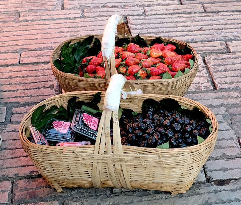 Fruits at Kunming old street ผลไม้ที่โซนเมืองเก่า ถนนคนเดินคุนหมิง ถนนโบราณ