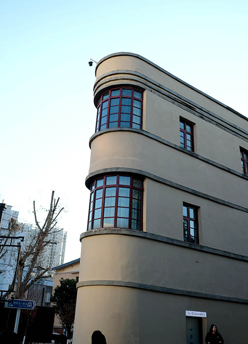 ตึกโค้ง Zhipian Building