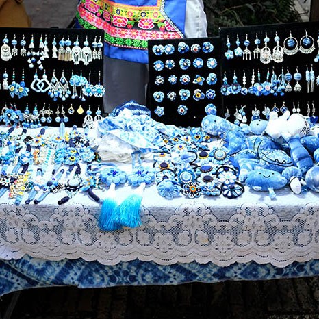 accessories at Kunming old street เครื่องประดับที่โซนเมืองเก่า ถนนคนเดินคุนหมิง ถนนโบราณ