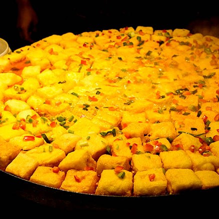 fried tofu at Kunming old street เต้าหู้ทอดที่โซนเมืองเก่า ถนนคนเดินคุนหมิง ถนนโบราณ