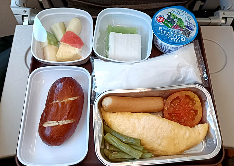 อาหารเช้าบนเครื่องบิน ขณะเดินทาง สายการบิน China Southern