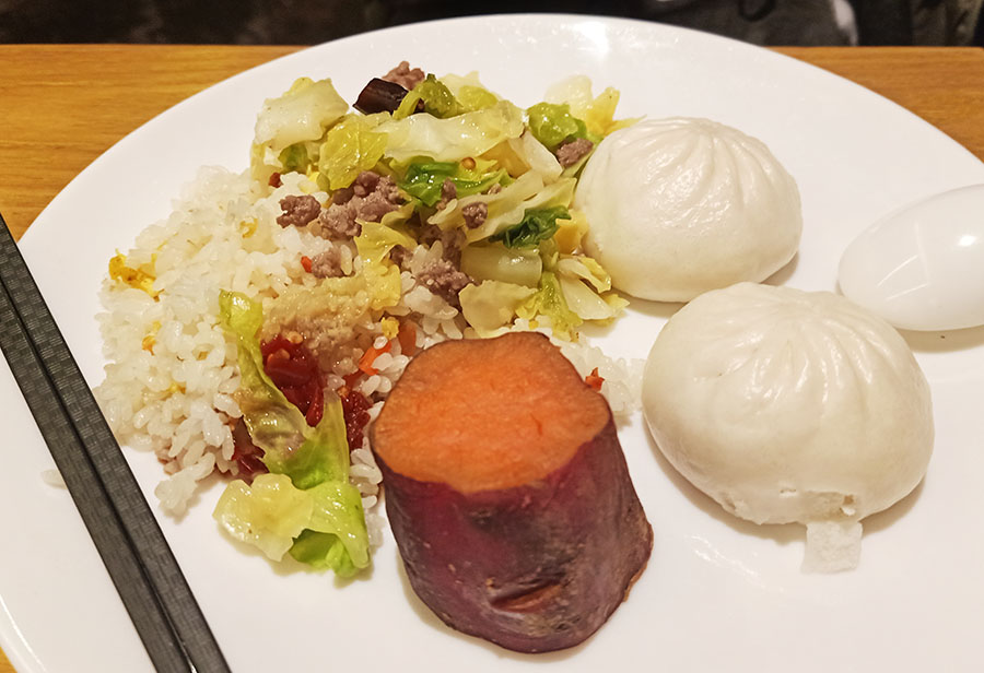 breakfast at the hotel in Kunming อาหารเช้าที่โรงแรม GreenTree Inn, คุนหมิง