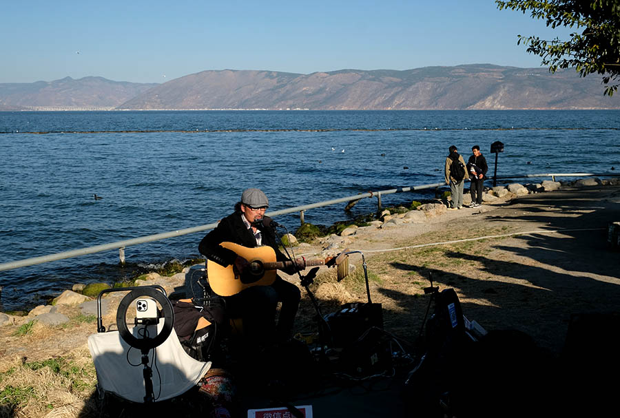 atmosphere at Panxi S-curve, Erhai lake, Dali, Yunnan, China บรรยากาศที่หมู่บ้าน Panxi บริเวณ S-curve ริมทะเลสาบเอ๋อร์ไห๋ เมืองต้าหลี่ มณฑลยูนนาน ประเทศจีน