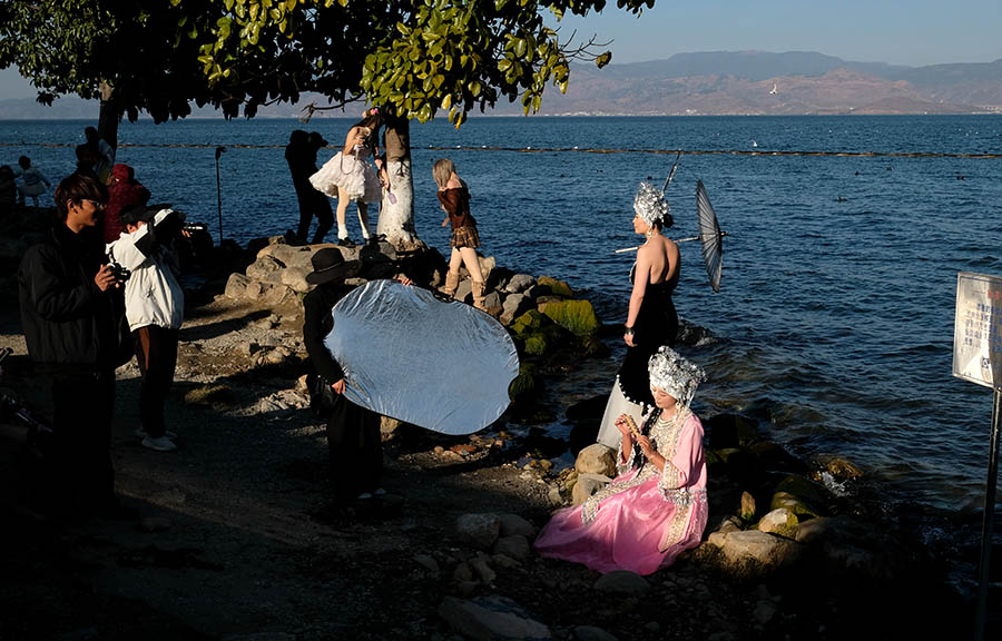 atmosphere at Panxi S-curve, Erhai lake, Dali, Yunnan, China บรรยากาศที่หมู่บ้าน Panxi บริเวณ S-curve ริมทะเลสาบเอ๋อร์ไห๋ เมืองต้าหลี่ มณฑลยูนนาน ประเทศจีน