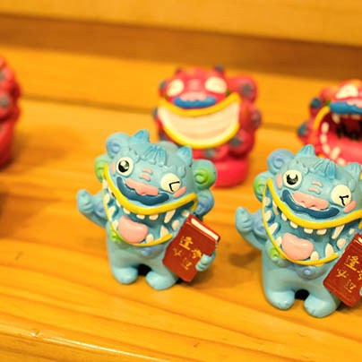 souvenirs at Dali Ancient City, Yunnan, China ร้านขายของที่ระลึก เมืองเก่าต้าหลี่ มณฑลยูนนาน ประเทศจีน