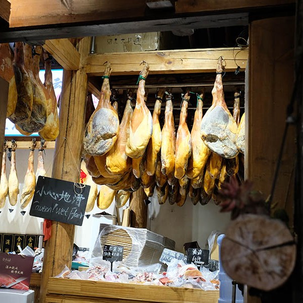 ham store Dali Ancient City, Yunnan, China ร้านขายแฮม ที่เมืองเก่าต้าหลี่ มณฑลยูนนาน ประเทศจีน