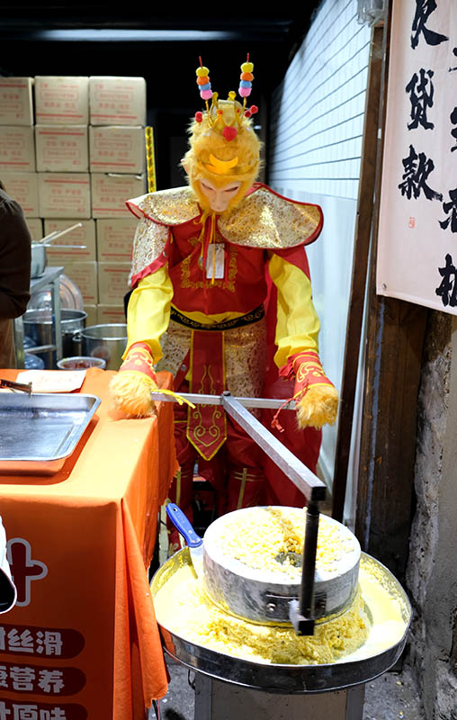 snack store at Dali Ancient City, Yunnan, China ร้านขายขนม ที่เมืองเก่าต้าหลี่ มณฑลยูนนาน ประเทศจีน