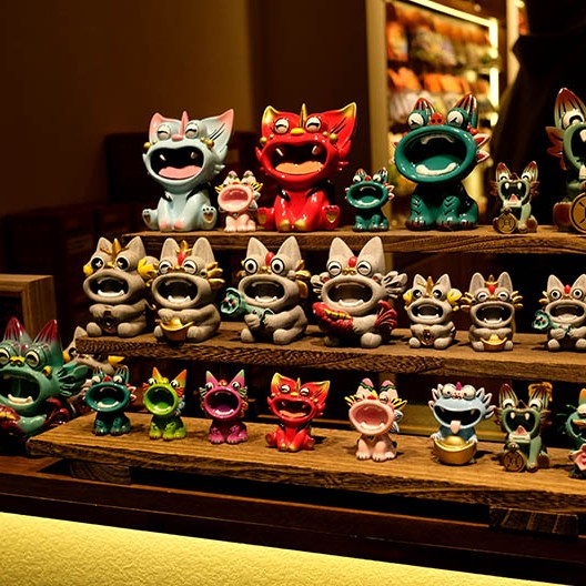 souvenirs at Dali Ancient City, Yunnan, China ร้านขายของที่ระลึก เมืองเก่าต้าหลี่ มณฑลยูนนาน ประเทศจีน