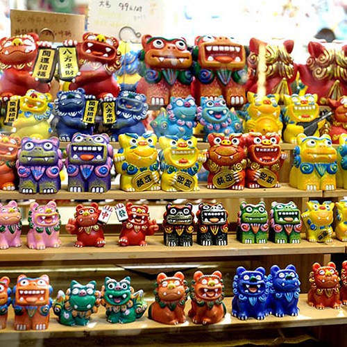 souvenirs at Dali Ancient City, Yunnan, China ร้านขายของที่ระลึก เมืองเก่าต้าหลี่ มณฑลยูนนาน ประเทศจีน